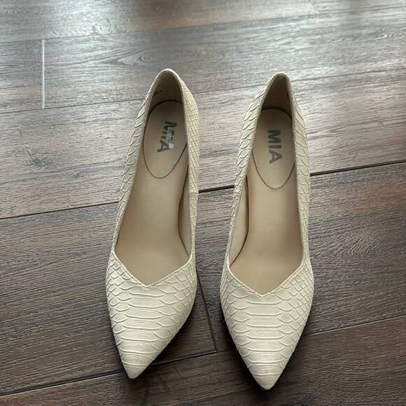 MIA NWOT Faux Snake Skin Heel Pumps. - Picture 1 of 11